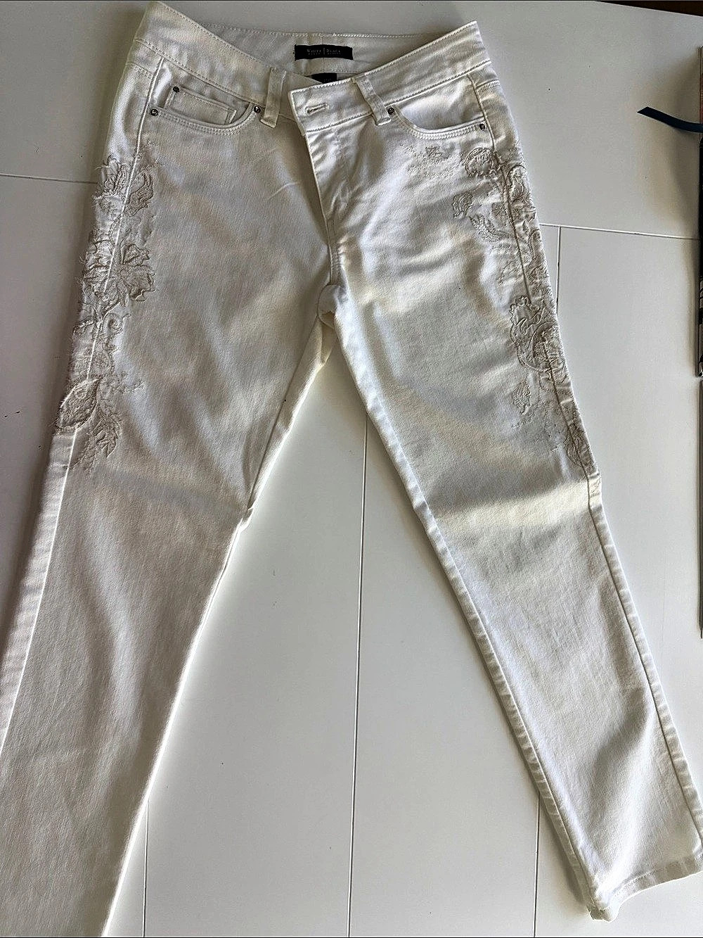 White House Black Market Blanc Noir Slim Ankle Pants White Size 2